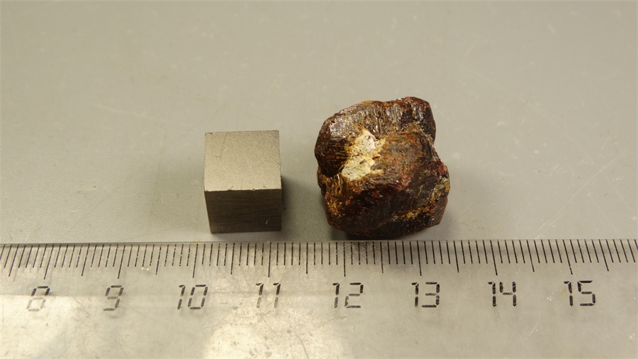 Гранат альмандин 25275 - фото 71910