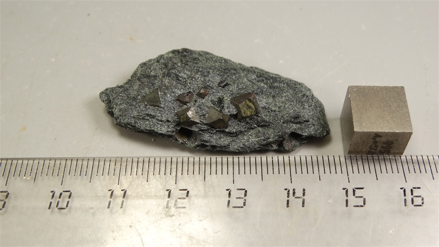 Магнетит в хлоритовом сланце 25330 - фото 72532