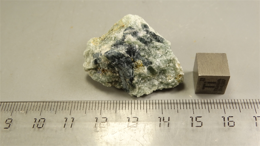 Турмалин дравит в тальк-хлорите 25337 - фото 72602