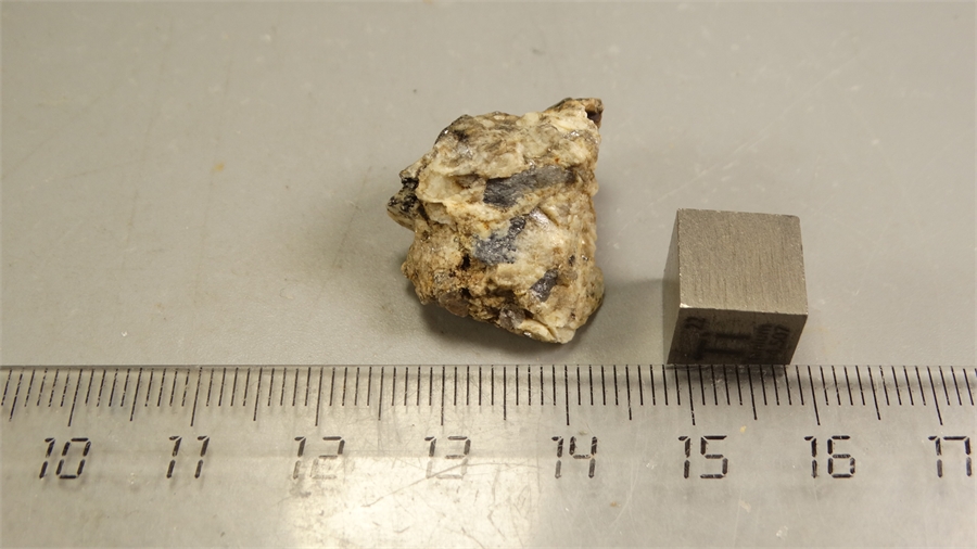 Корунд в породе 25351 - фото 72758