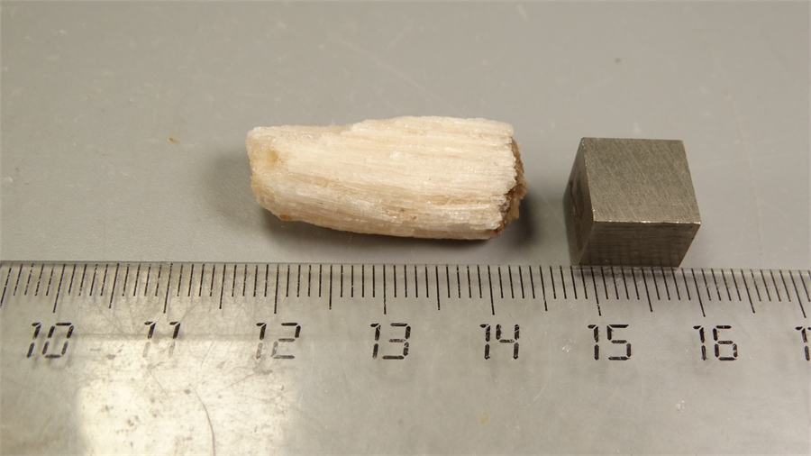 Гипс селенит 25386