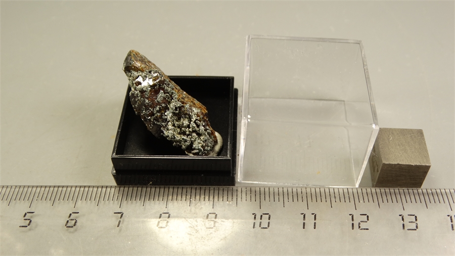 Гранат андрадит с хлоритом 25406