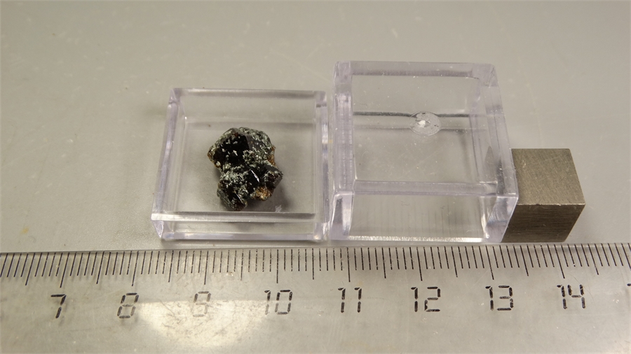 Гранат андрадит с хлоритом 25413