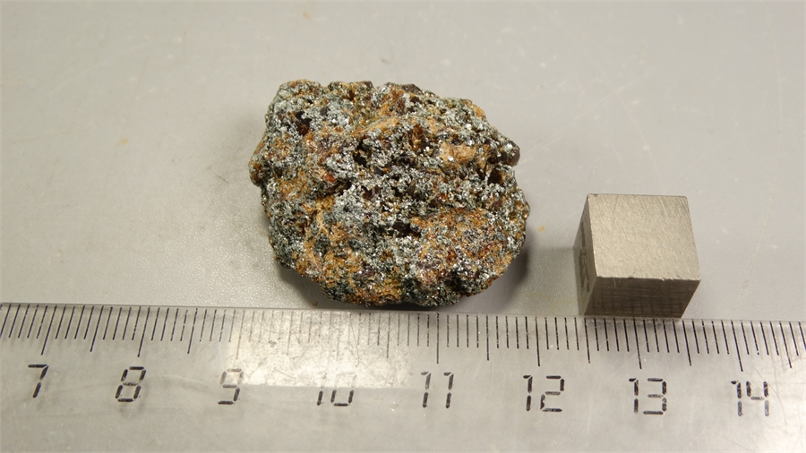 Гранат андрадит с хлоритом 25421