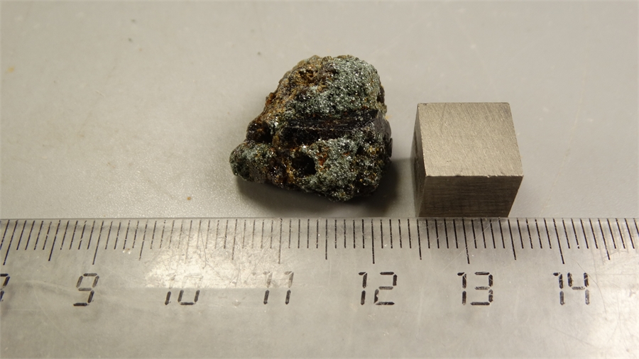 Гранат андрадит с хлоритом 25423