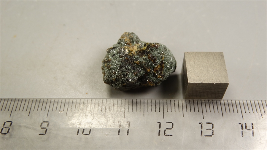 Гранат андрадит с хлоритом 25425