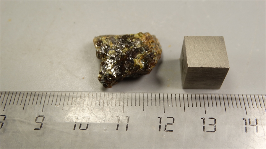 Гранат андрадит с хлоритом 25426