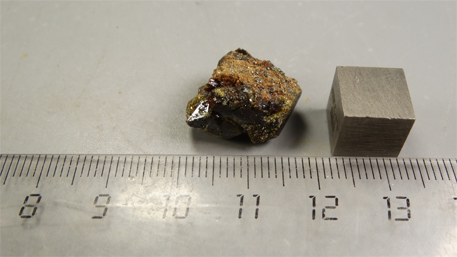 Гранат андрадит с хлоритом 25428