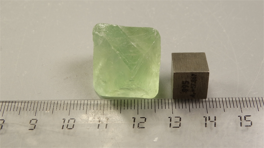 Флюорит 25467