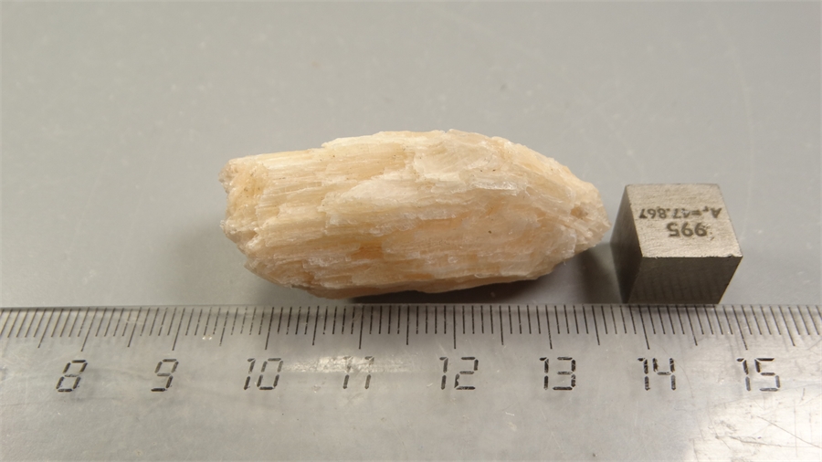 Гипс селенит 25518