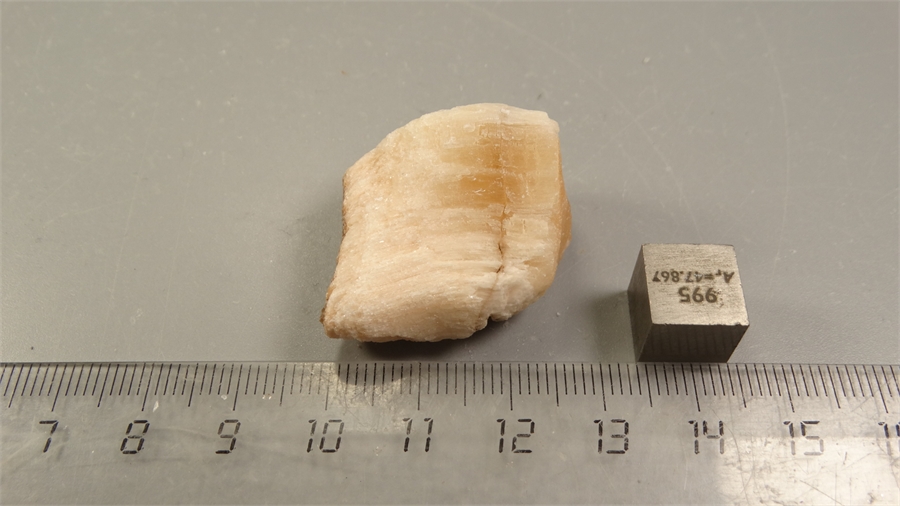 Гипс селенит 25523