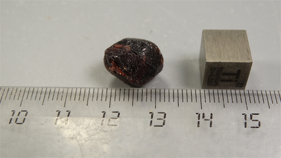 Гранат альмандин 25534