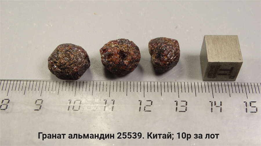 Гранат альмандин 25539