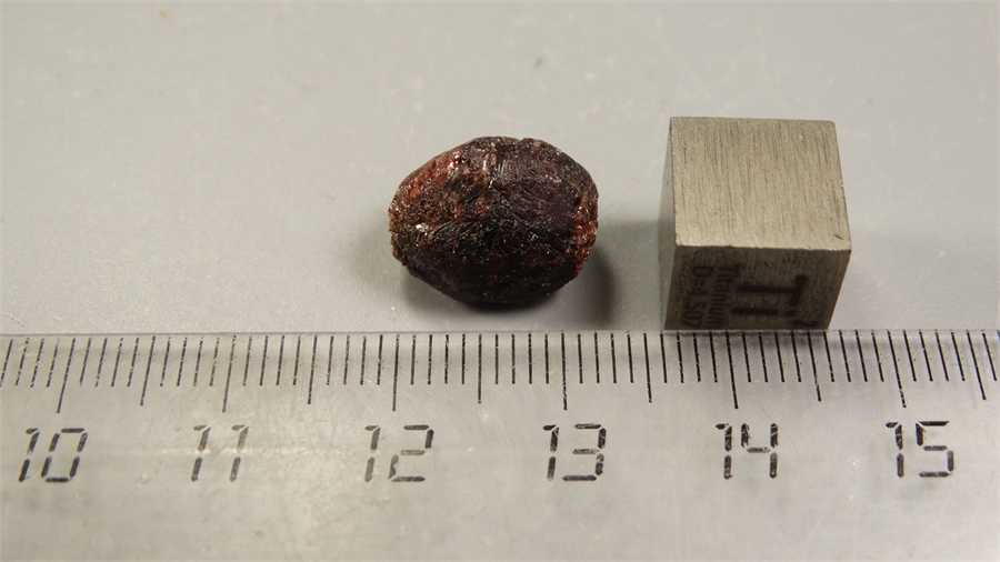 Гранат альмандин 25540