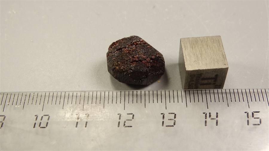 Гранат альмандин 25542