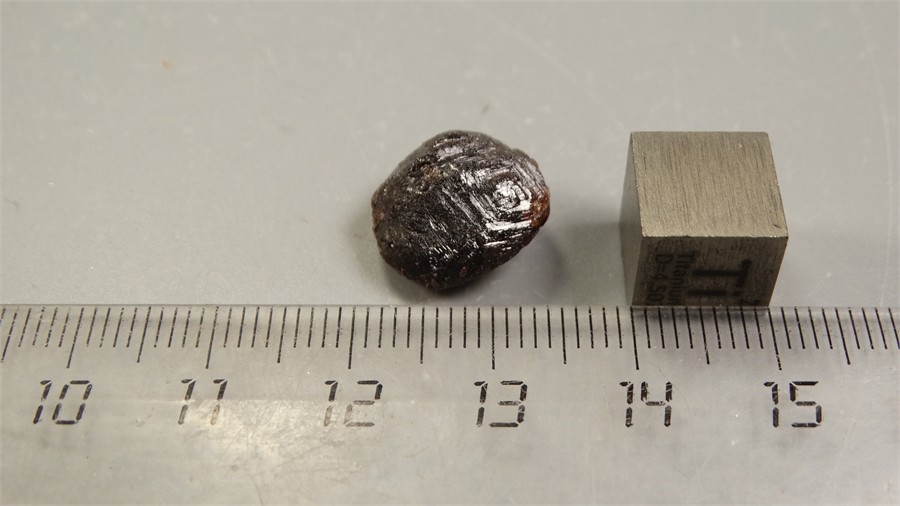 Гранат альмандин 25548