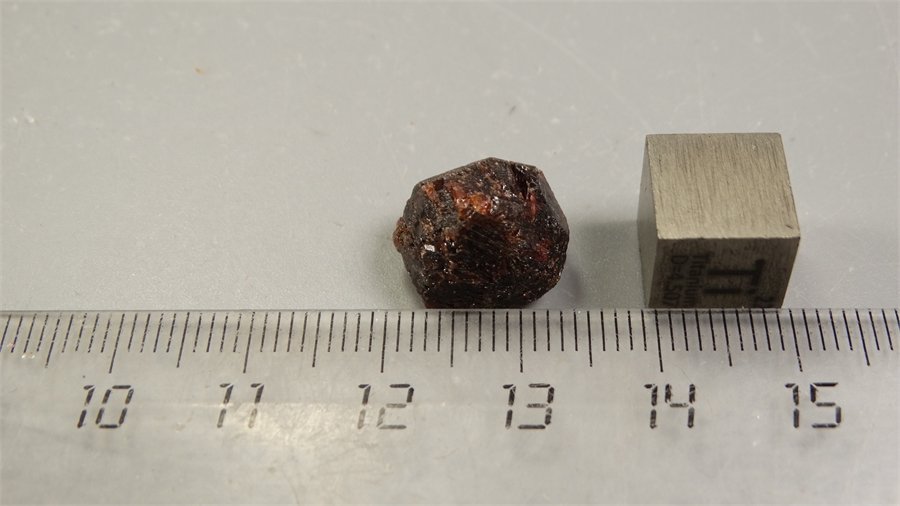 Гранат альмандин 25553