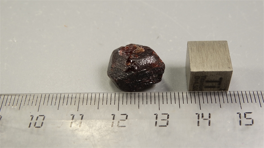 Гранат альмандин 25556