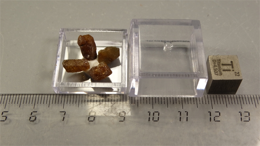 Желтый корунд сапфир 25591