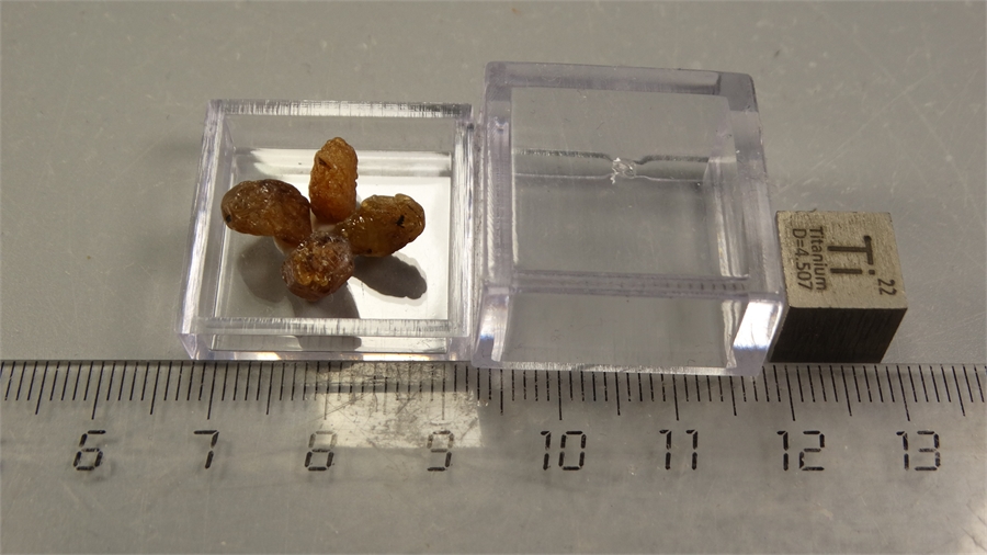 Желтый корунд сапфир 25592