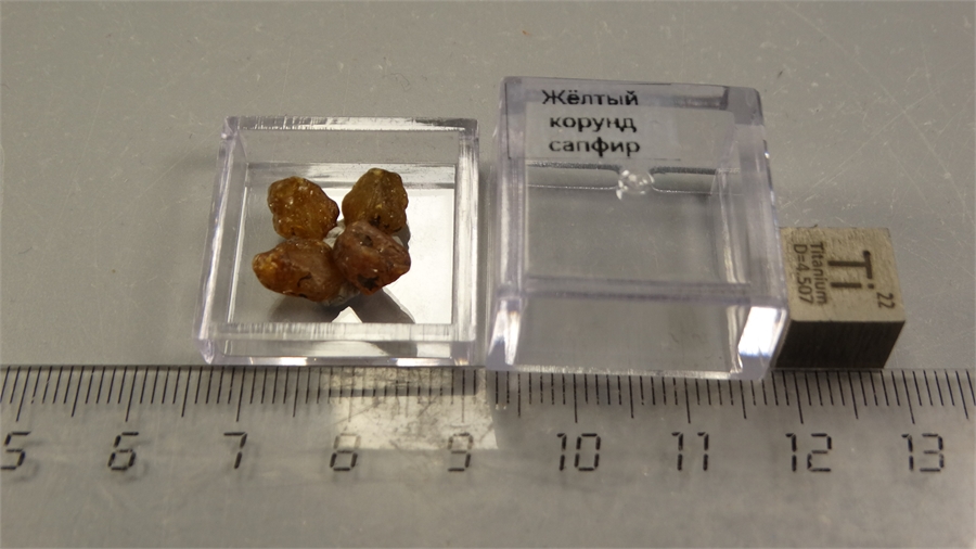 Желтый корунд сапфир 25594