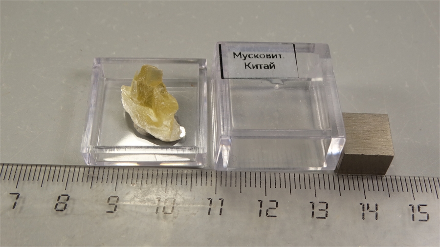 Мусковит 25612