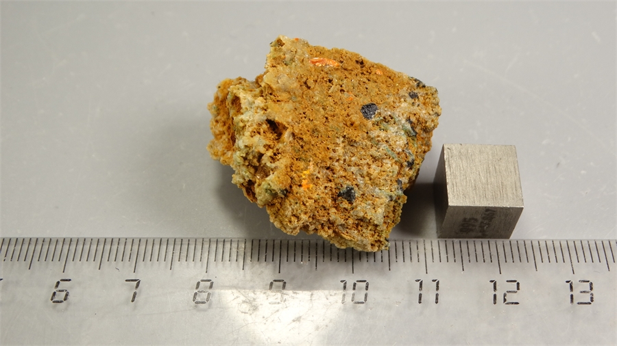 Крокоит на породе 25628