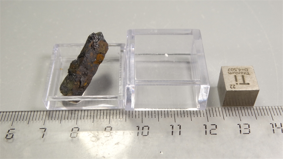 Ильменит 25704