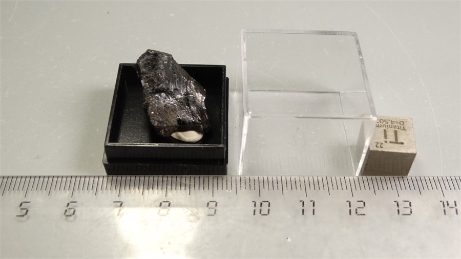 Ильменит 25708