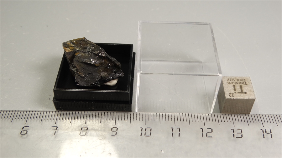 Ильменит 25714