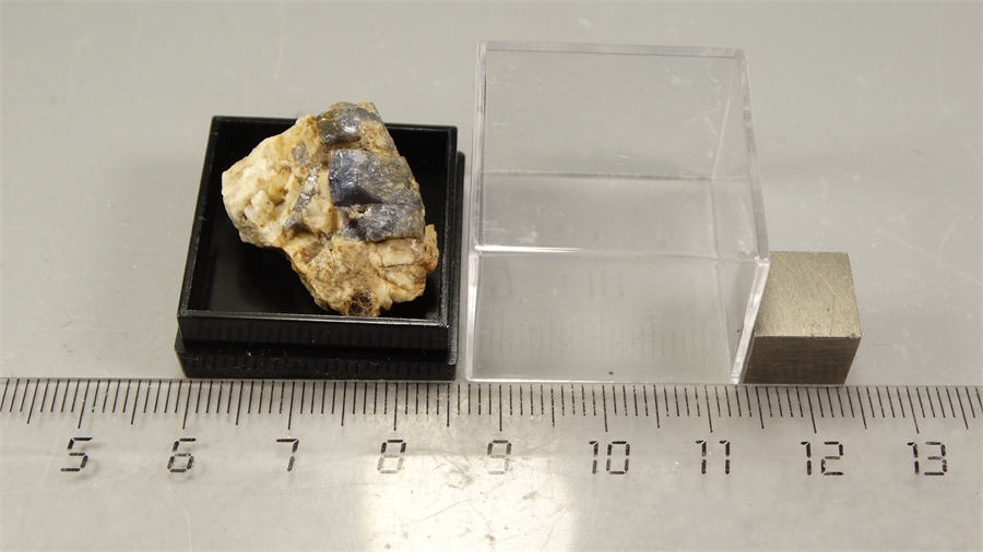 Корунд сапфировидный 25759