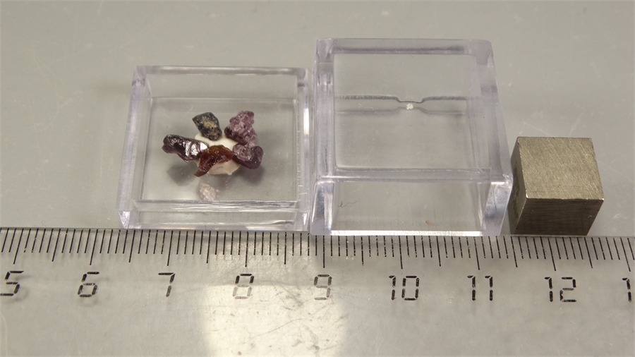 Шпинель 25894