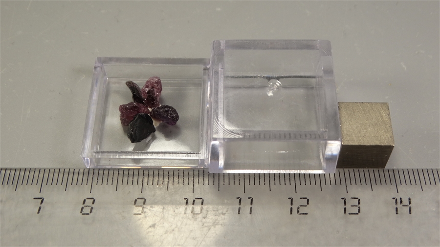 Шпинель 25903