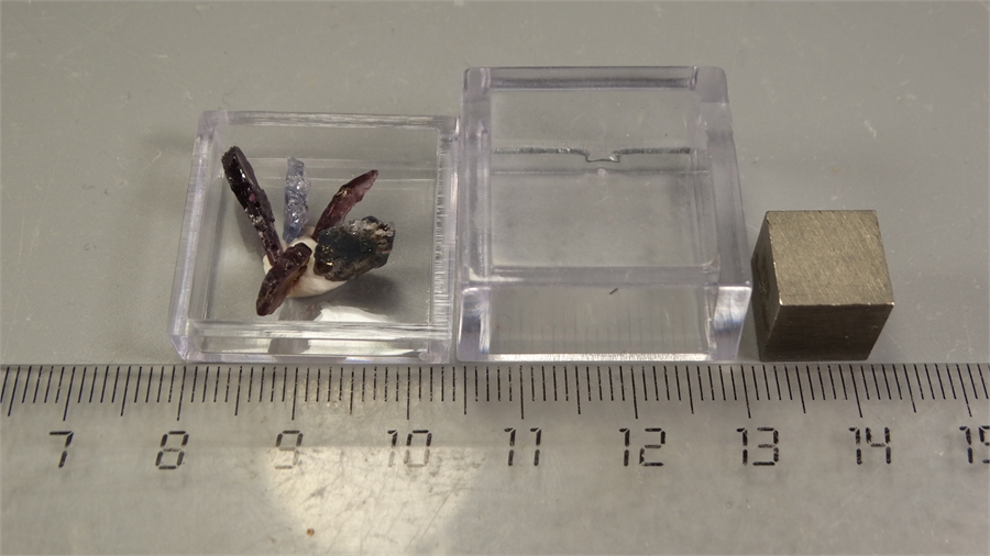 Шпинель 25907