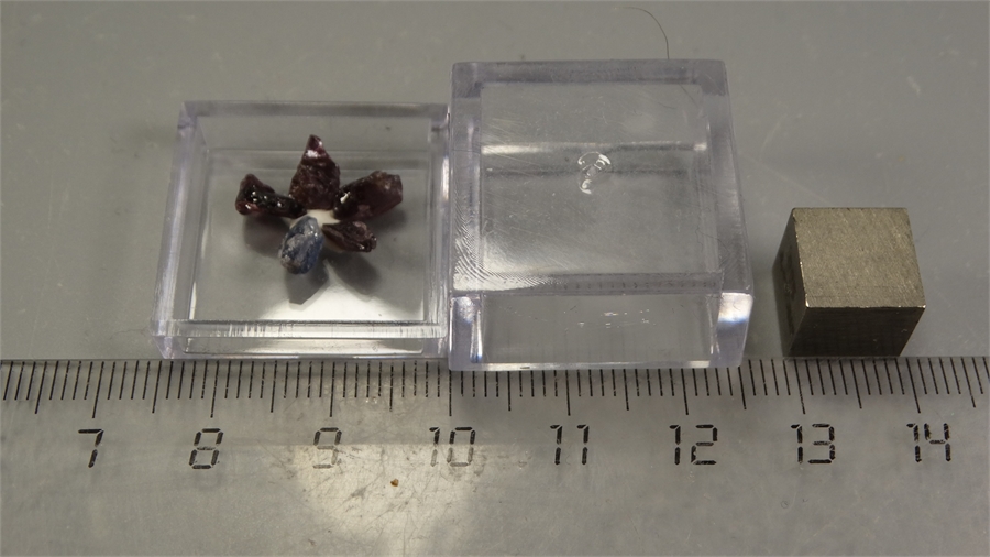 Шпинель 25908