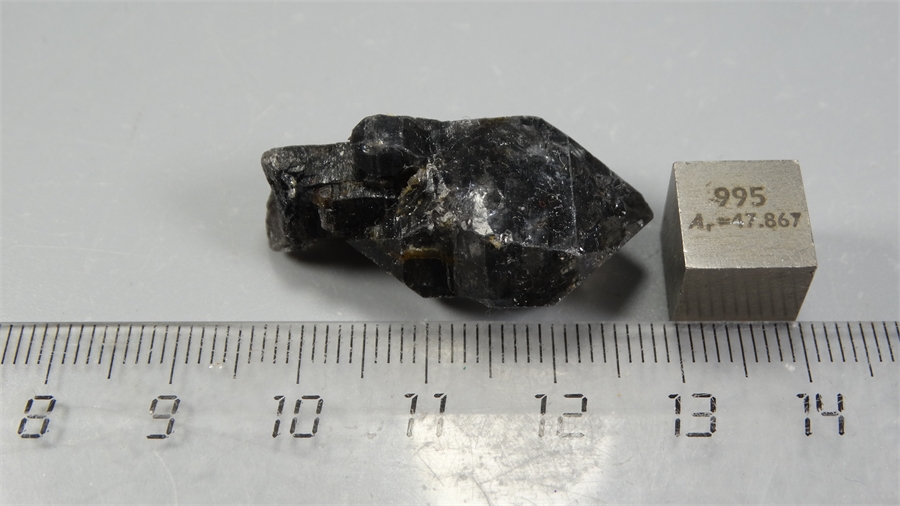 Кварц с битумом 25954