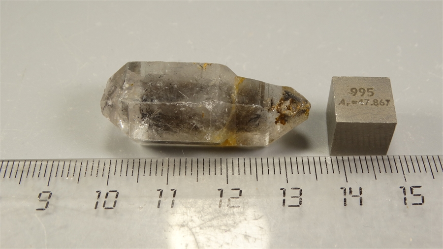 Кварц с битумом 25955