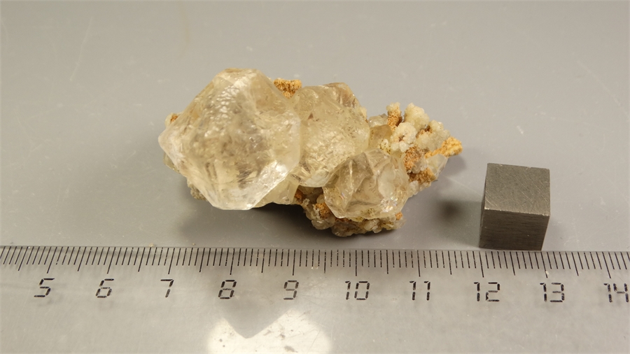 Флюорит оптический и кварц 25966