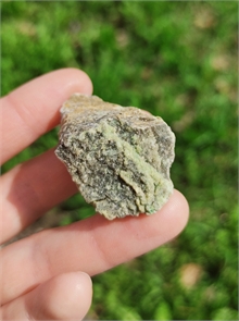 Халцедон окрашенный примесями никеля 17193