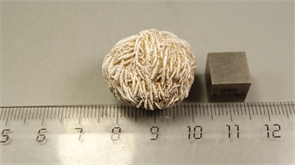 Гипс "роза пустыни" 24641