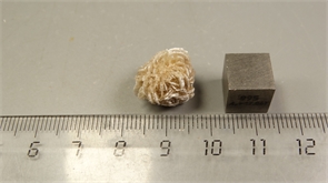 Гипс "роза пустыни" 24645