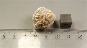 Гипс "роза пустыни" 24651