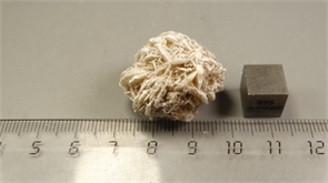 Гипс "роза пустыни" 24652