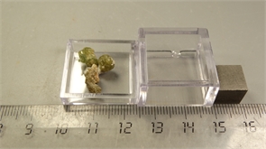 Гранат демантоид 24971