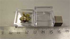 Гранат демантоид 24975