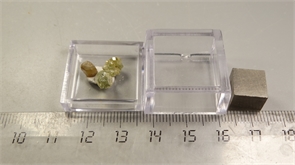 Гранат демантоид 24987