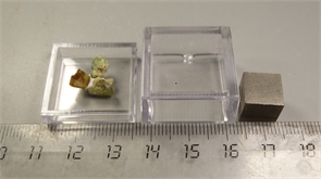 Гранат демантоид 24990