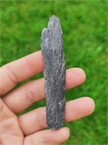 Черный кианит 21227