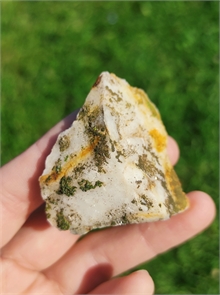 Пироморфит и вокеленит на кварце 23317