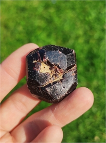 Гранат альмандин 24732